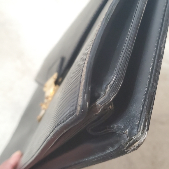 LV EPI BRIEFCASE (DAMAGE REPAIRED W/ DUCT TAPE, CORNER WEAR, TEAR ON SID… - Picture 5 of 16